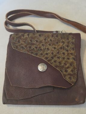 VINTAGE Small Leather Crossbody Bag in Brown w/Accent Pattern 7" X 7.5", EUC